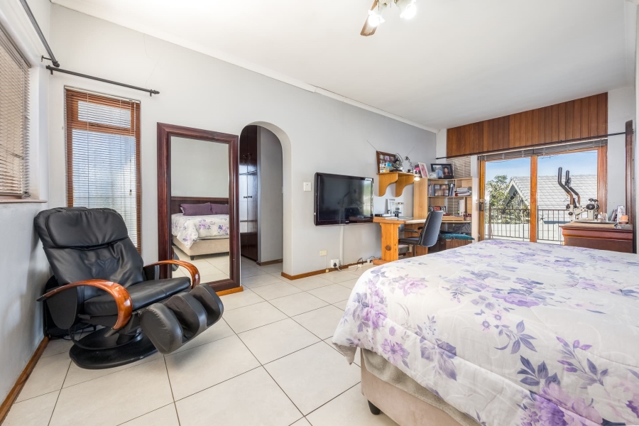 6 Bedroom Property for Sale in Vredekloof Western Cape